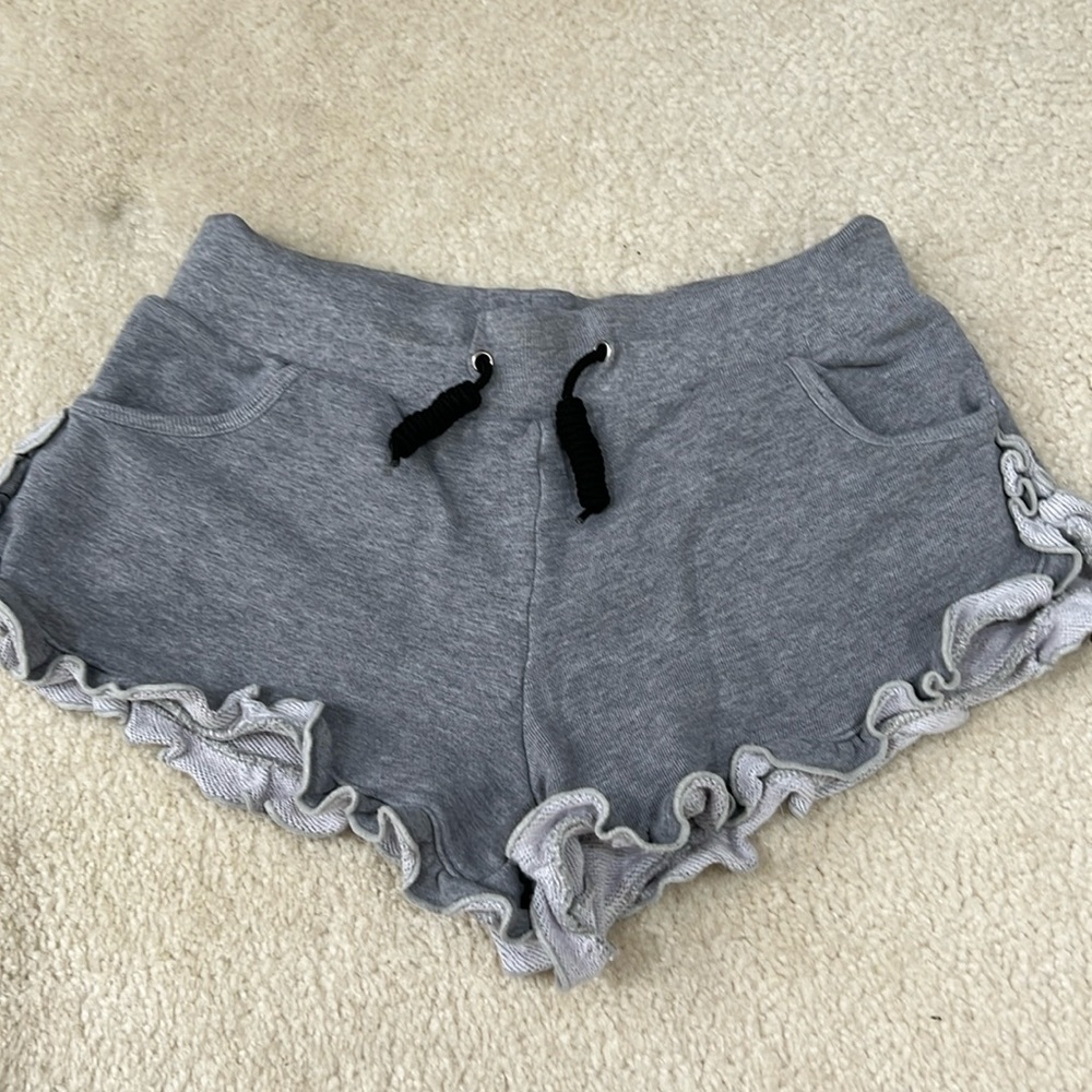 A.Shareine short pants